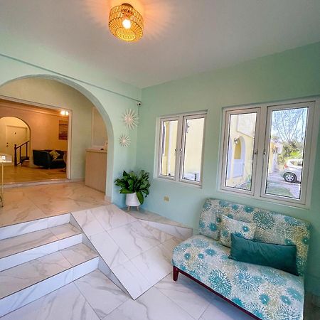 Bed and Breakfast Golden Palms House Нассау Экстерьер фото