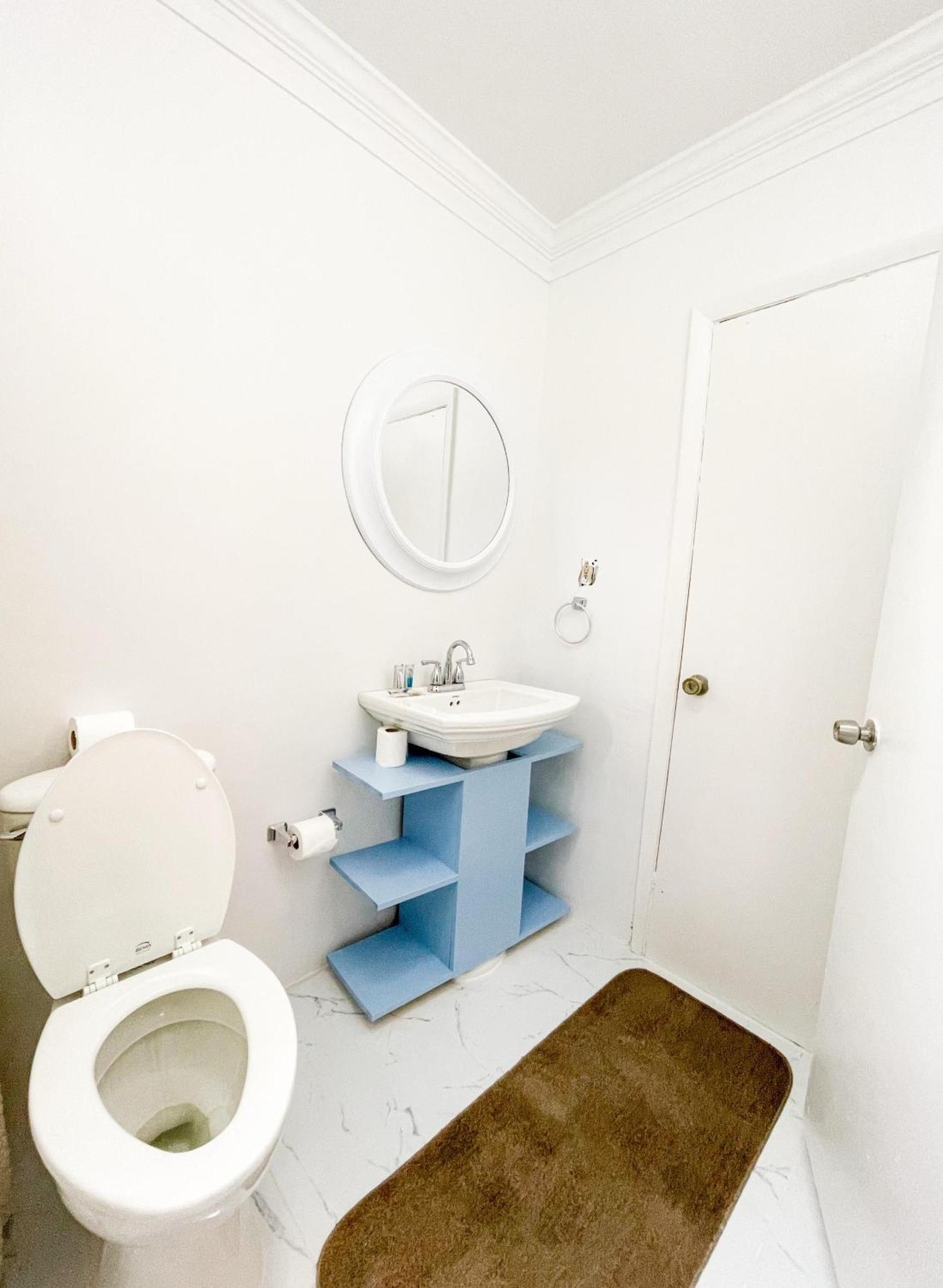 Bed and Breakfast Golden Palms House Нассау Экстерьер фото