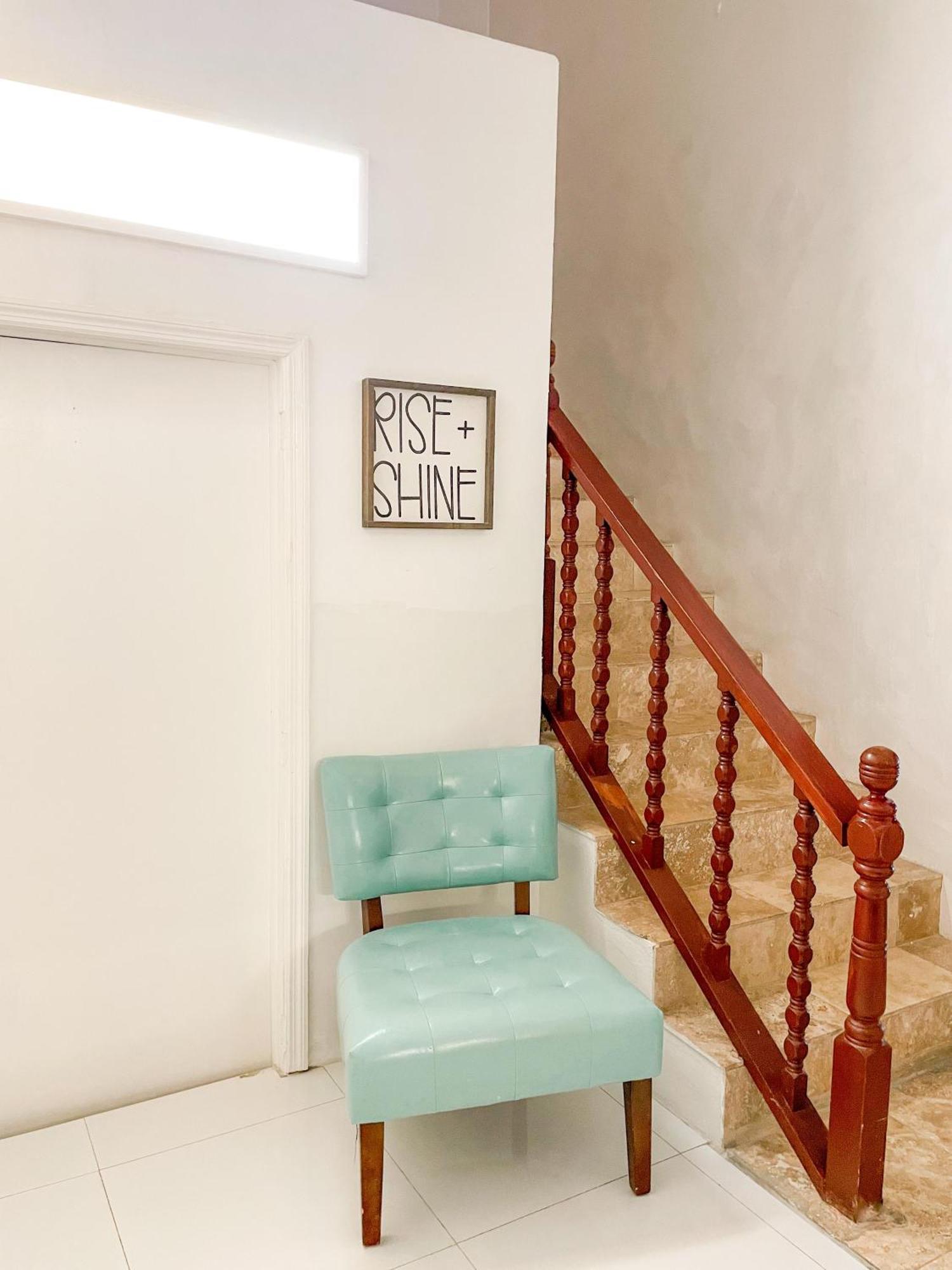 Bed and Breakfast Golden Palms House Нассау Экстерьер фото